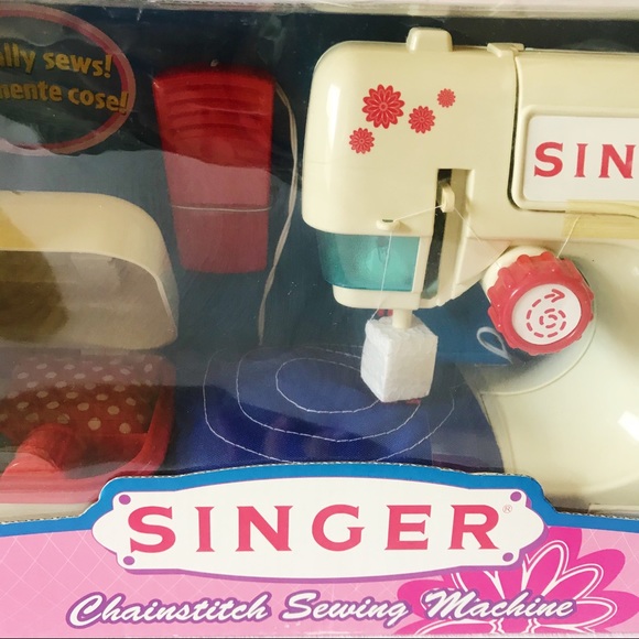 Toy Singer Sewing Machine - Picture 3 of 5